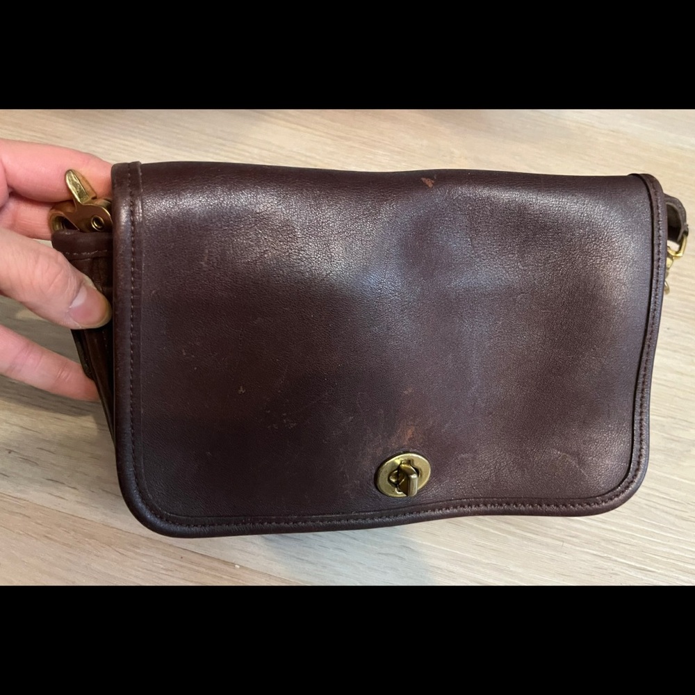Vintage 90s-2000s Coach 9755 Leather Pocket Purse Women's Crossbody w/ Turn Lock